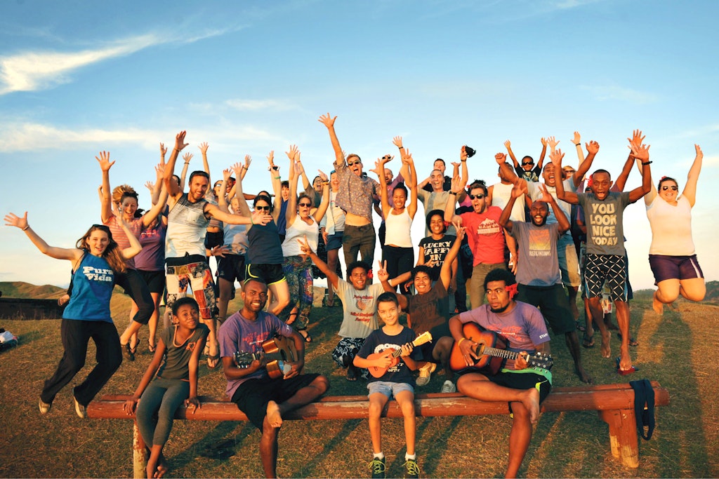 Rustic Pathways counselors in training group Photo in Fiji.