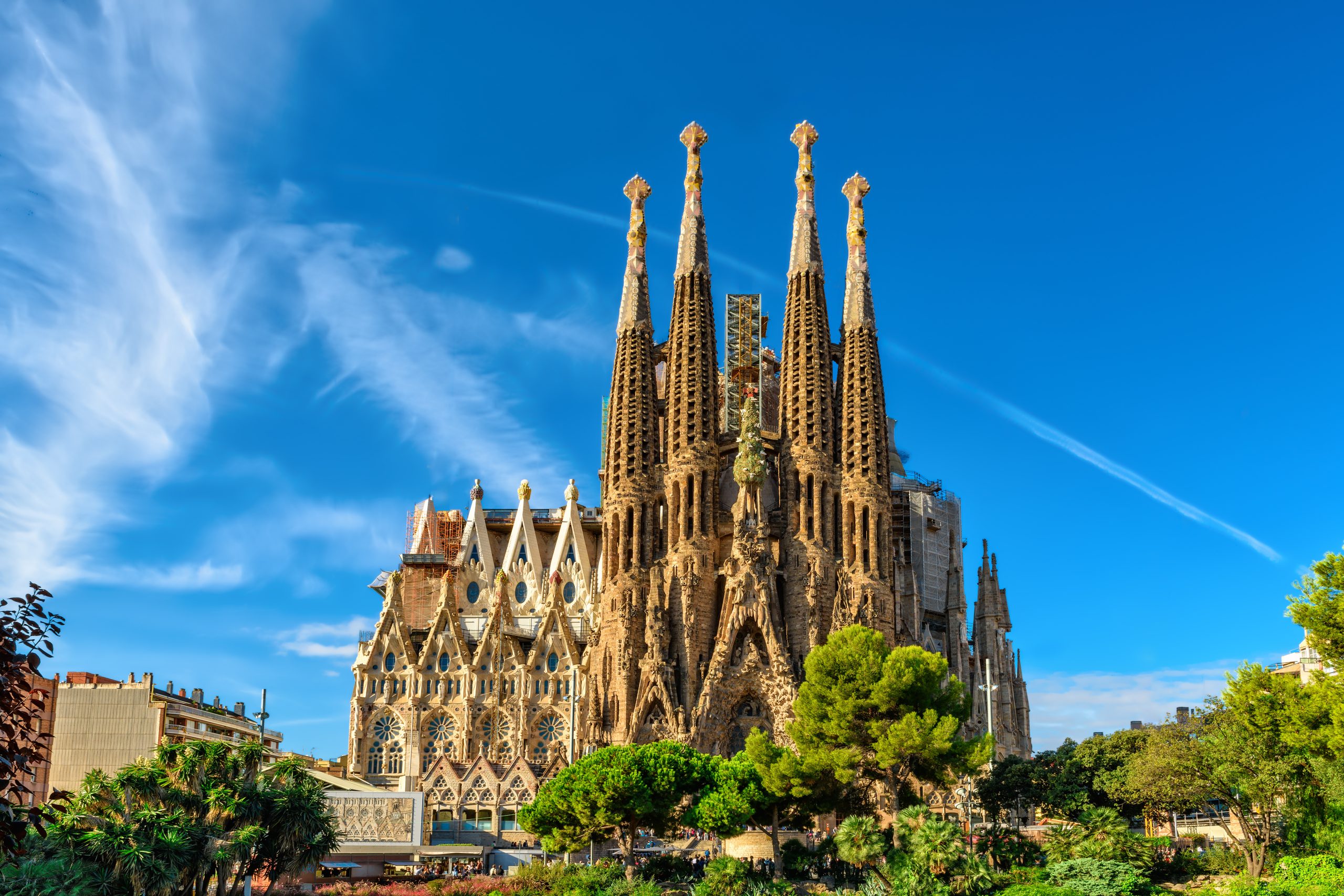 Spain Summer Programs for High School Students: See architectural marvels like the Sagrada Familia cathedral up close