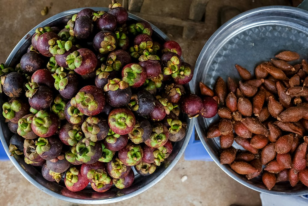Mangosteen fruit display