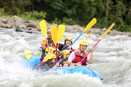 Students on a community service trip for teens in Costa Rica