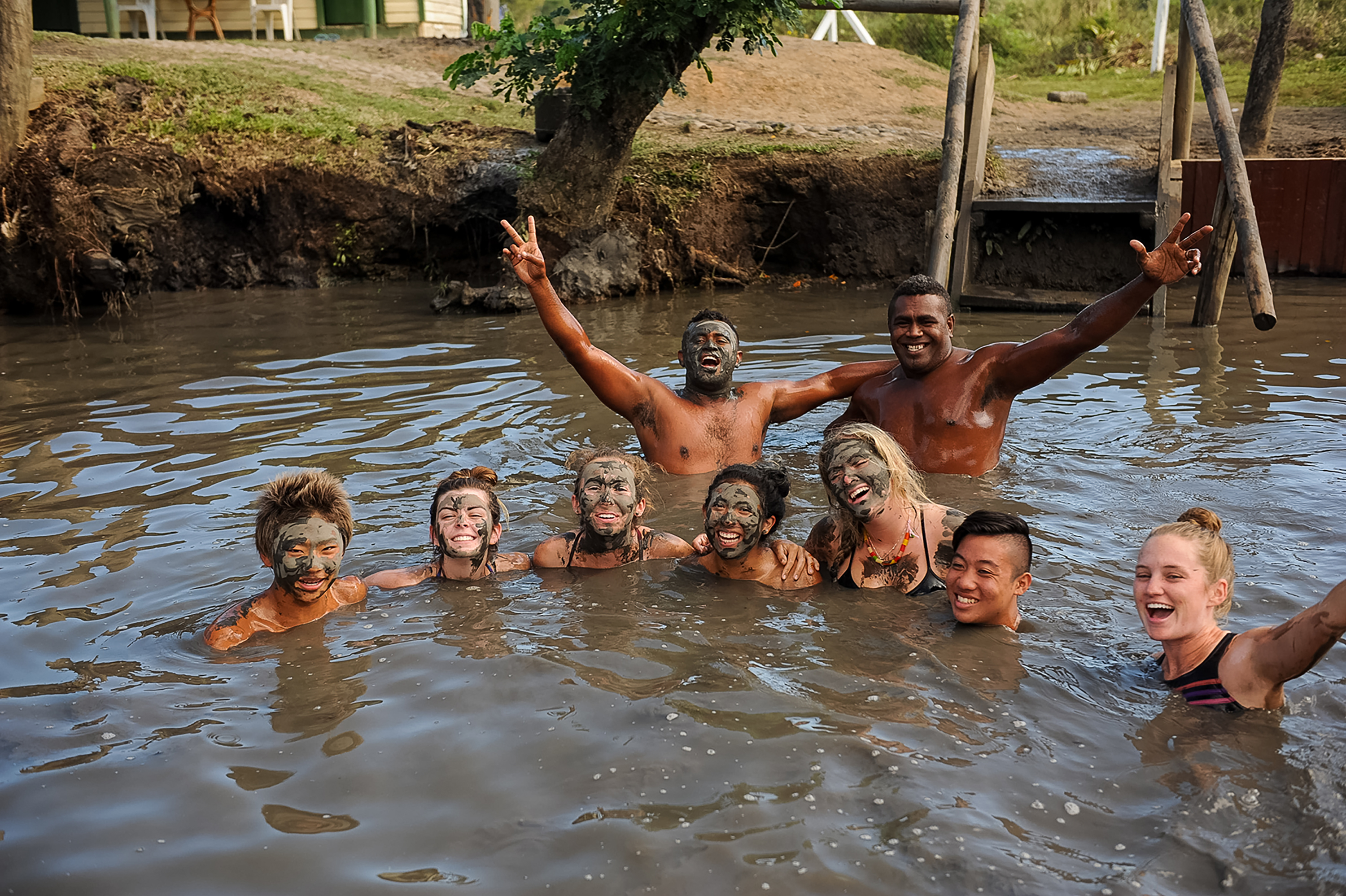 Students snorkeling and exploring Fijian islands during Sun Sand and Island Service program
