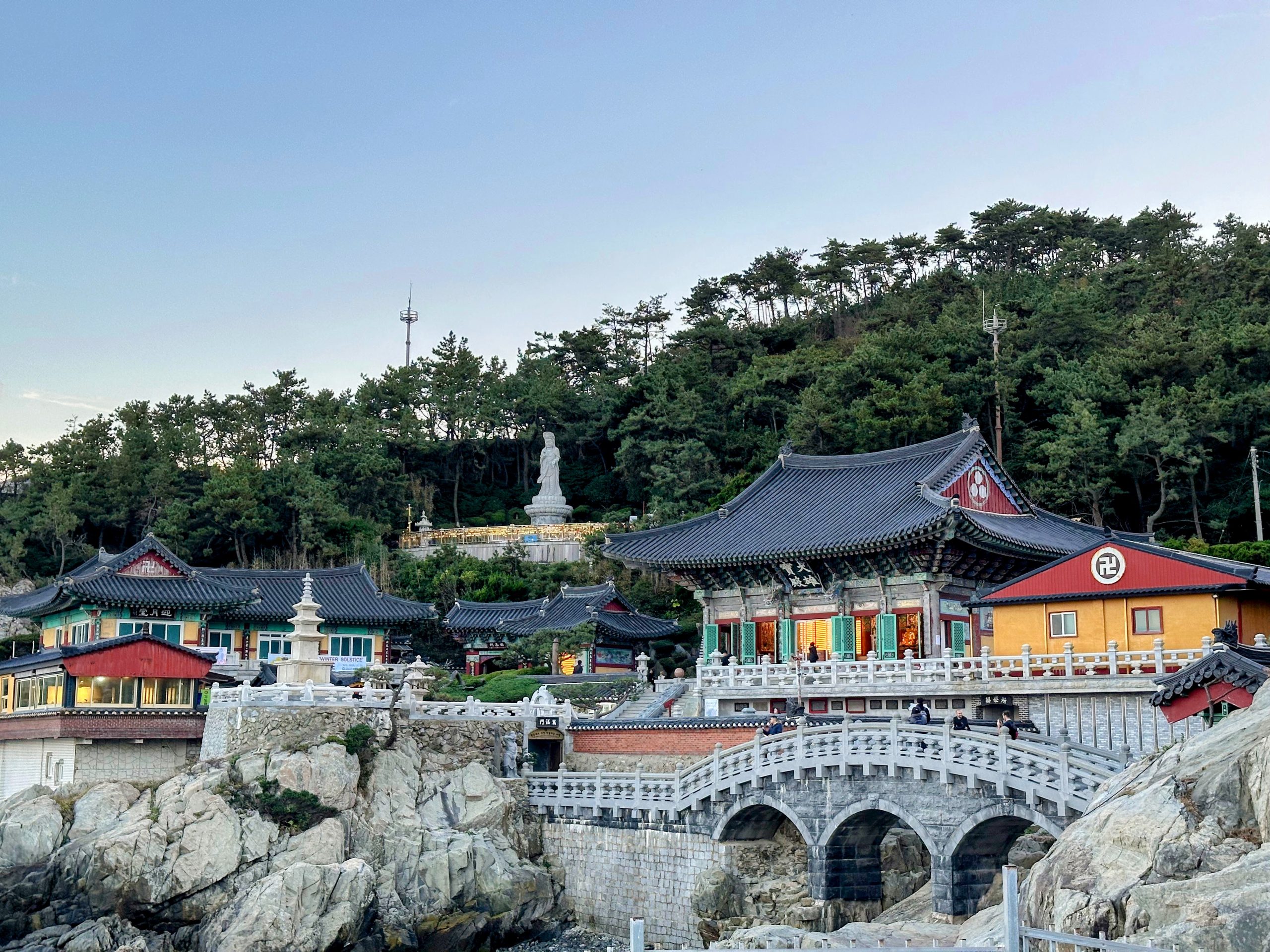 Scenic view of Haedong Yonggungsa Temple, a coastal Buddhist temple in Busan, South Korea.