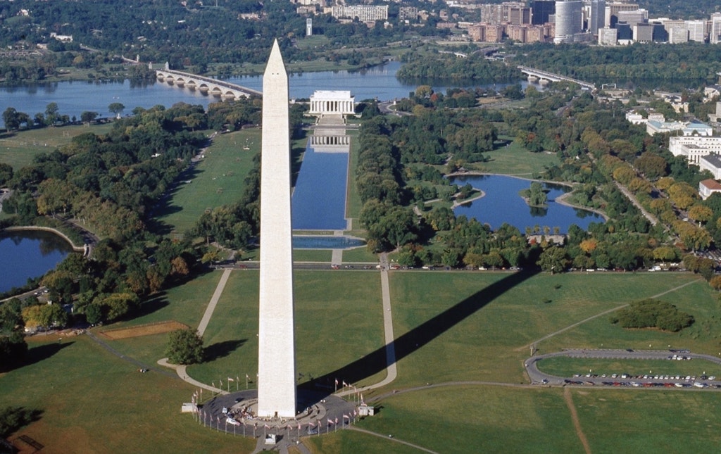 An aerial view of Washington, D.C., focusing on the Washington Monument and the Lincoln Memorial