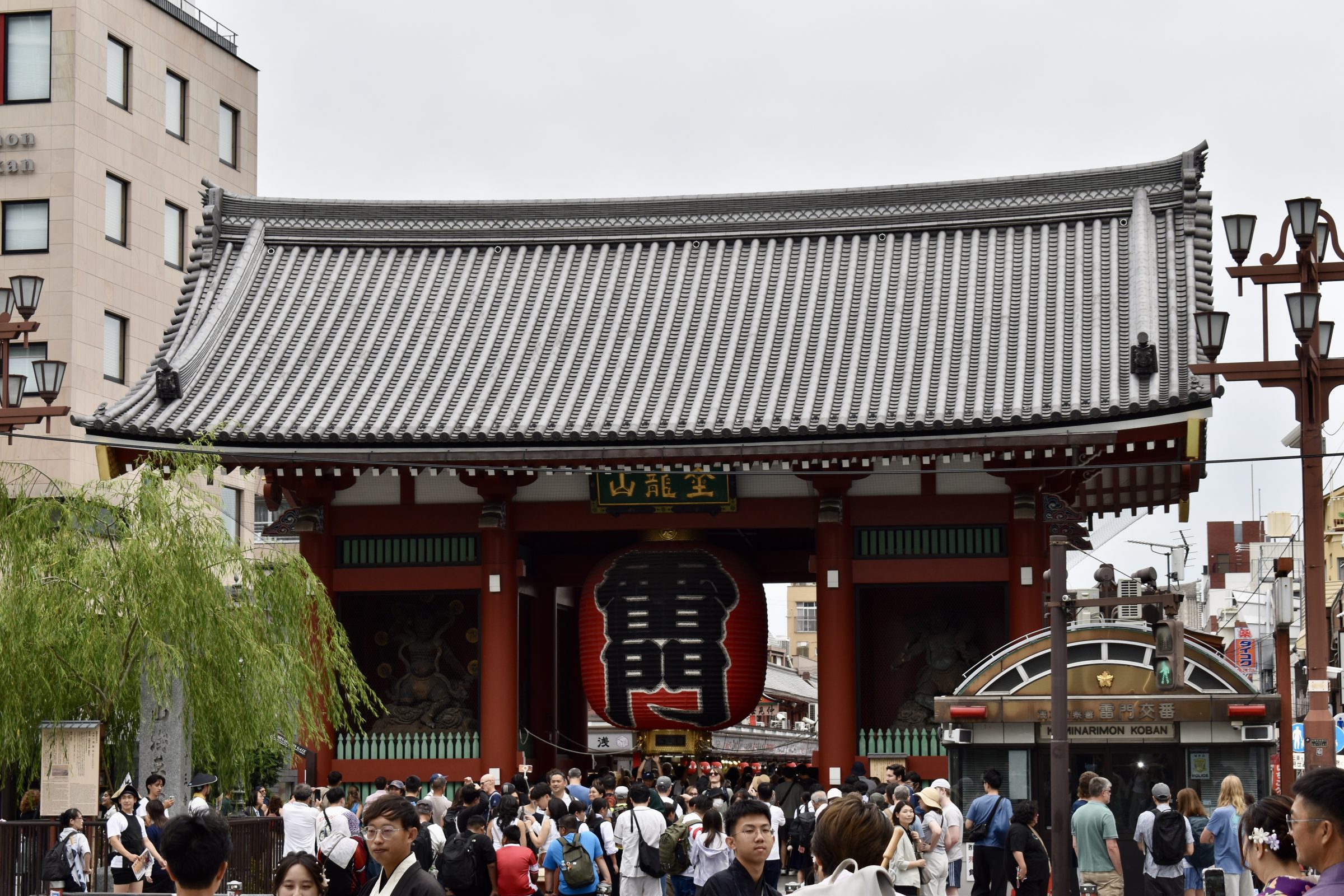 The Kaminarimon gate and its great red lantern at the entrance to Sensō-ji, with crowds passing beneath