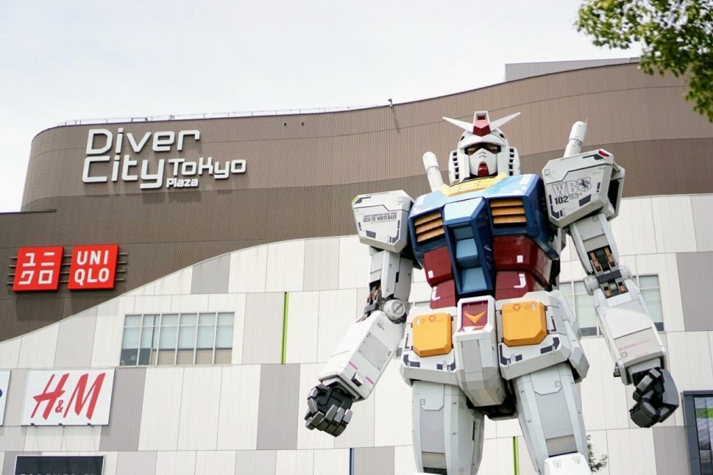 Giant Gundam statue at Diver City Tokyo Plaza