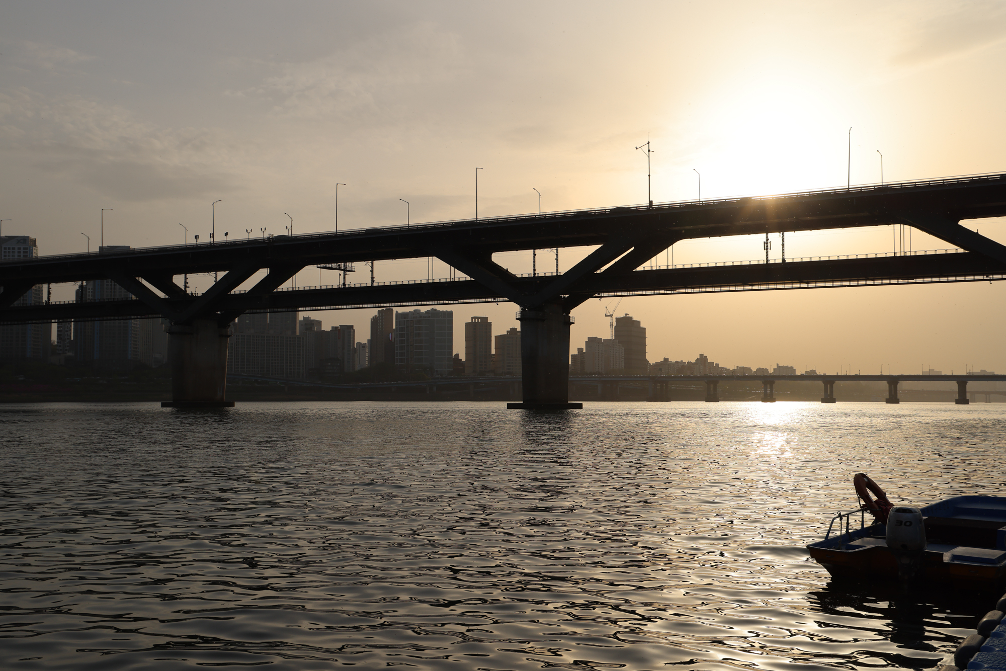 Current visa-free country for U.S. citizens, South Korea: Bridge over a river with a cityscape in the background at sunset, in Seoul, South Korea