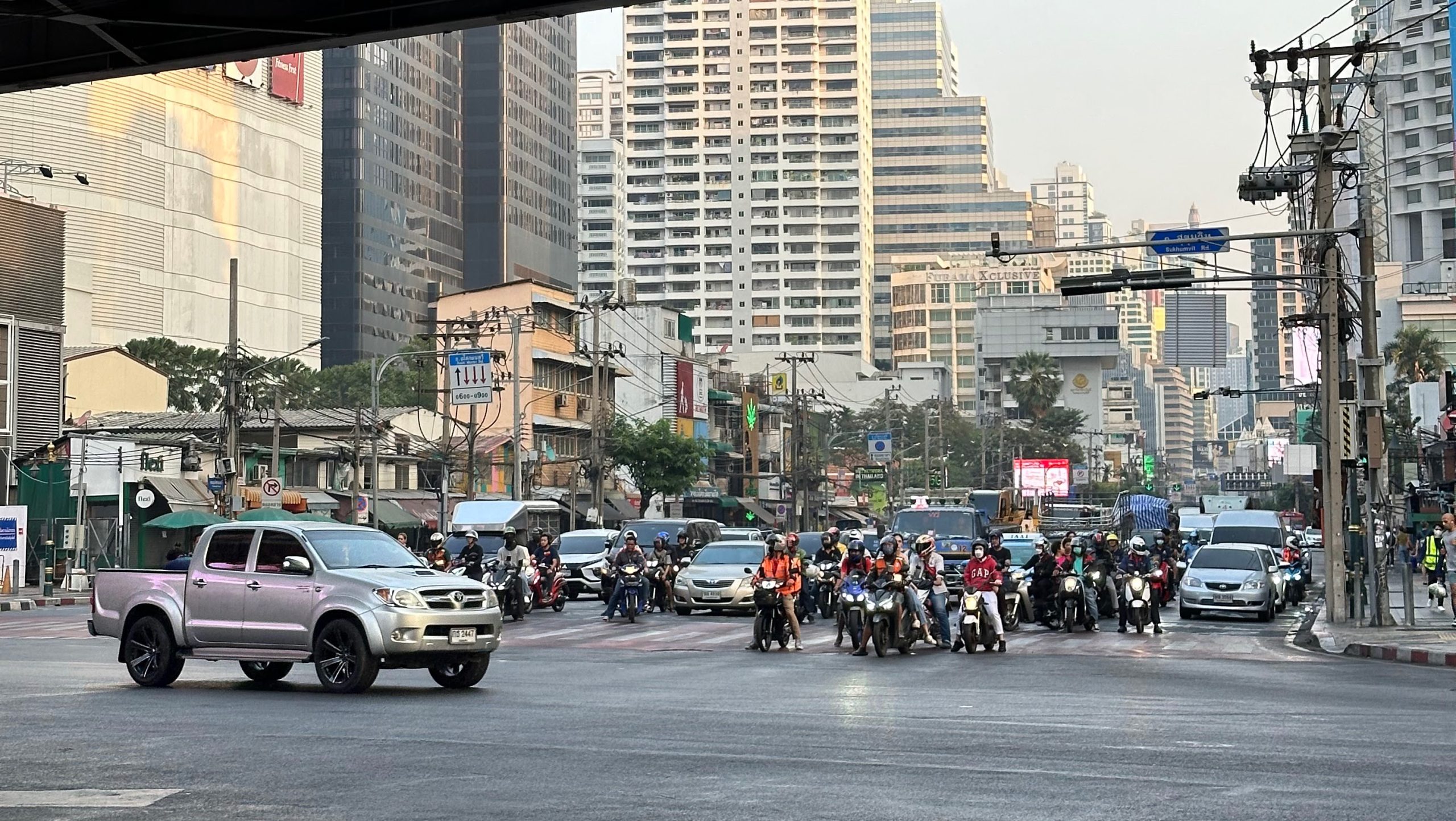 Street scene near Lanna Highlands Service Base