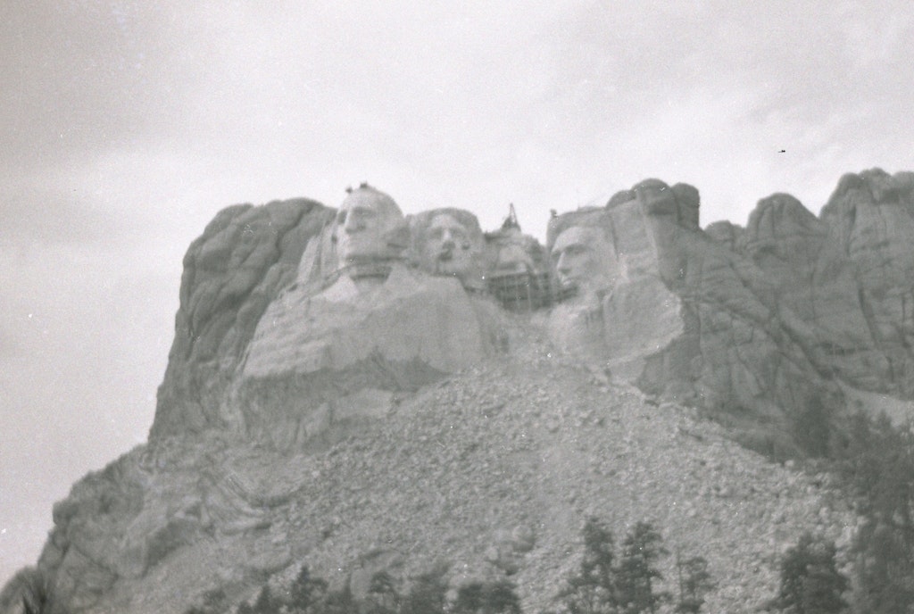 facts about Mount Rushmore. Mount Rushmore under construction