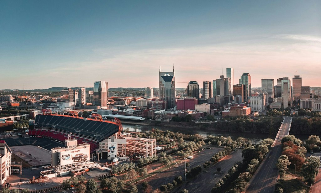 Landscape picture of Downtown Nashville with many buildings and apartments.