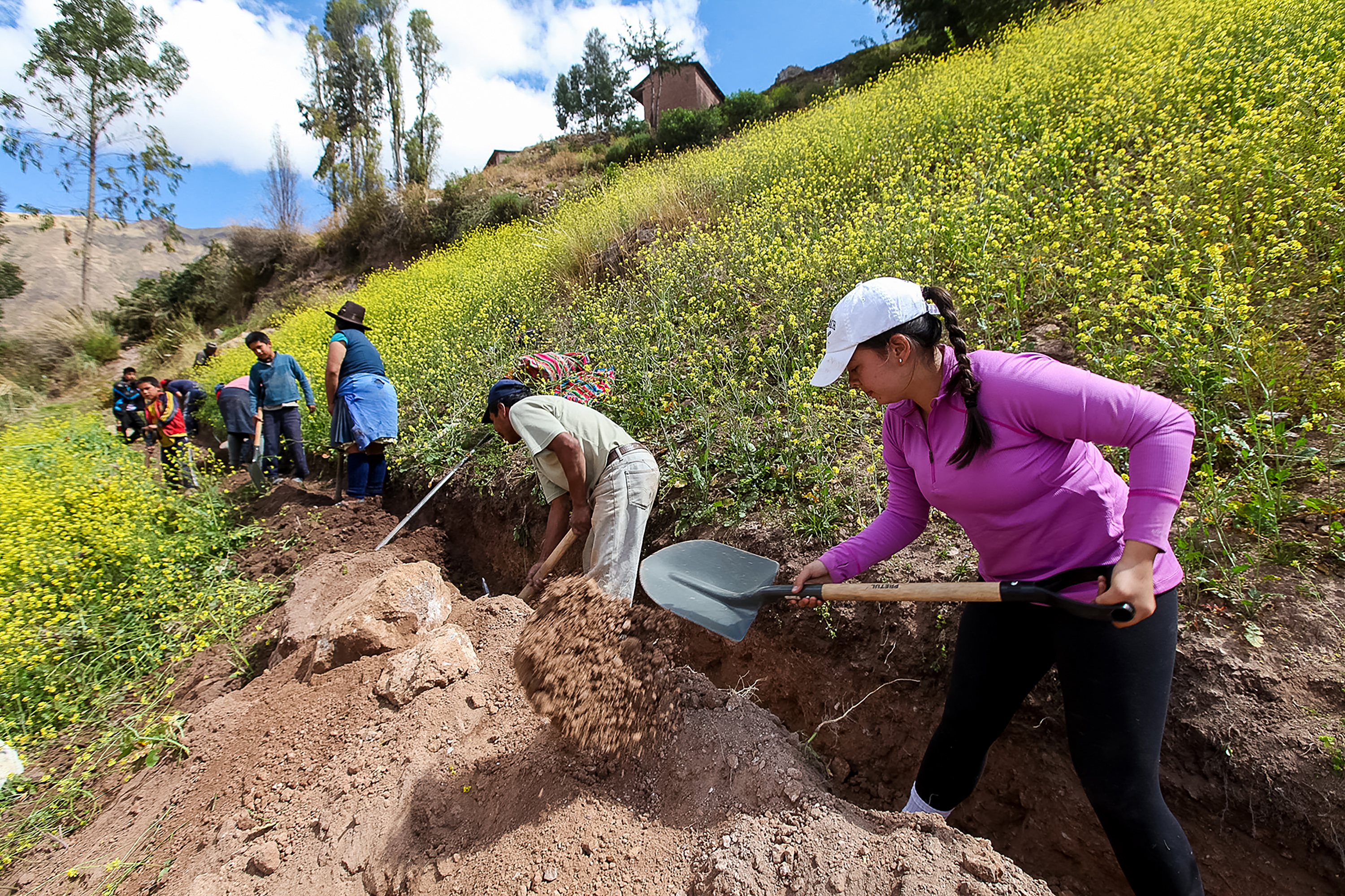 Rustic Pathways students participating in a community development program in Peru
