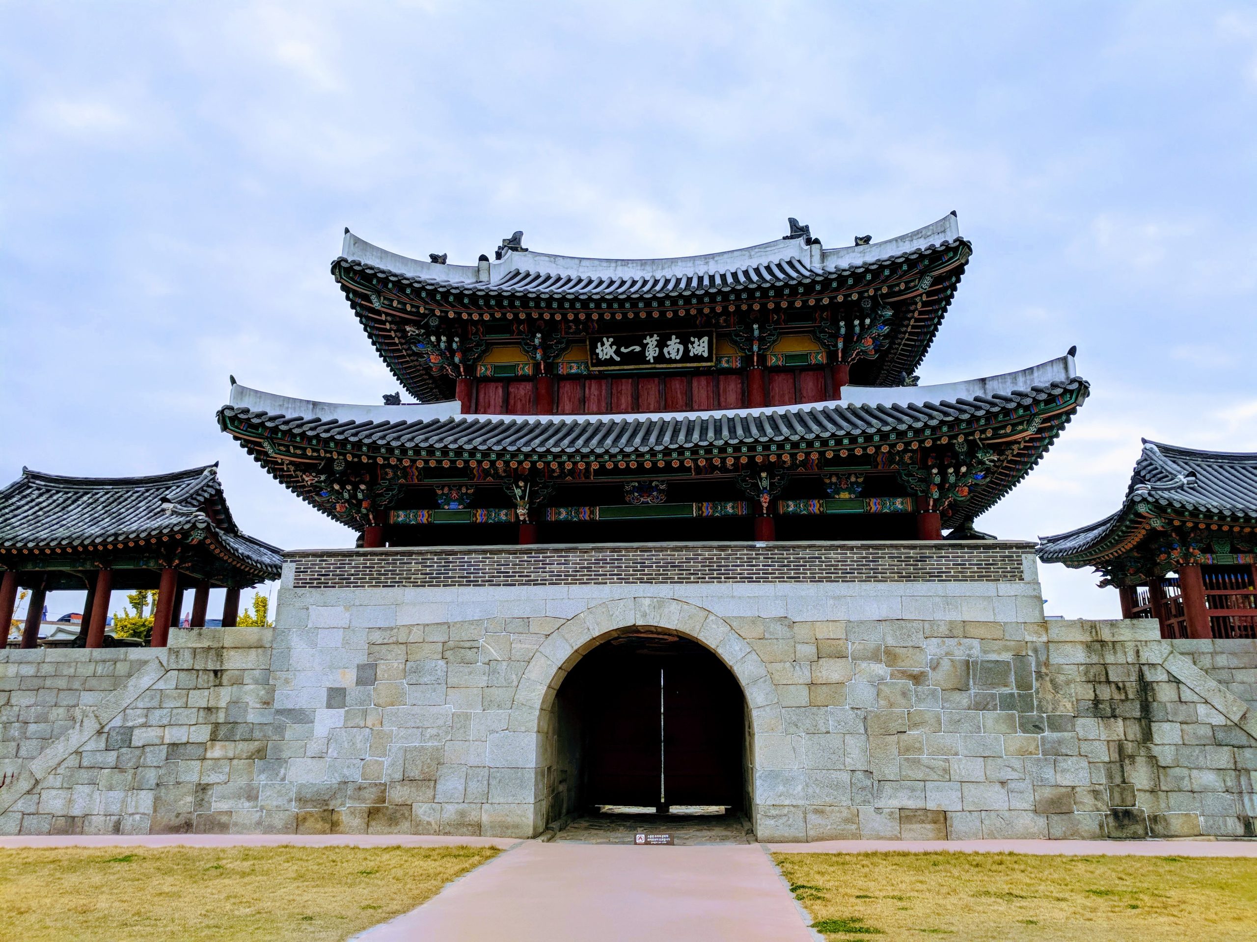 Historic Pungnammun Gate in Jeonju, South Korea, a well-preserved city gate from the Joseon Dynasty.