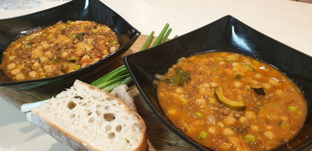 Ta4e Negodue, CC BY-SA 4.0 <https://creativecommons.org/licenses/by-sa/4.0>, via Wikimedia Commons Italy Ribollita Vegetable Soup