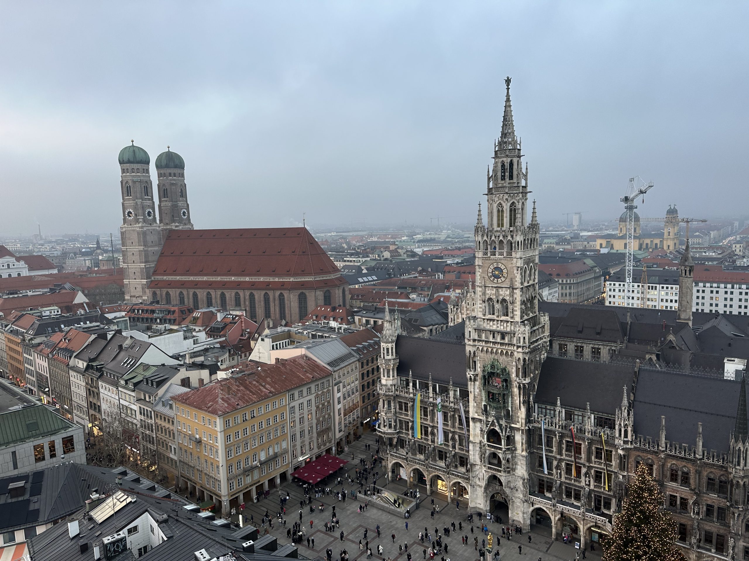 View of Munich’s Marienplatz with the Neues Rathaus (New Town Hall) and Frauenkirche on a winter afternoon, a top highlight for teen travelers on a student travel program in Germany.
