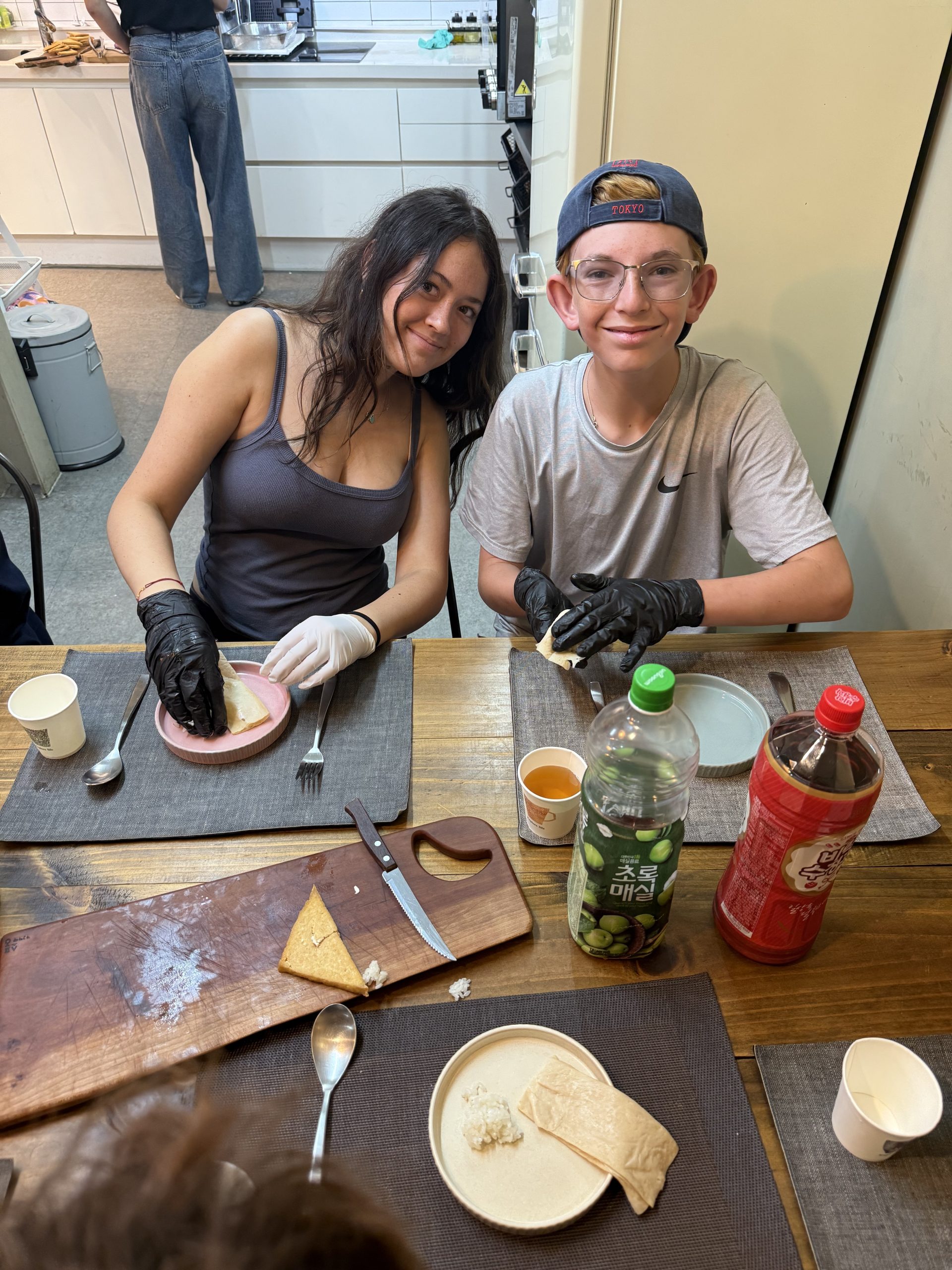 Tokyo to Seoul students sharing a program experience