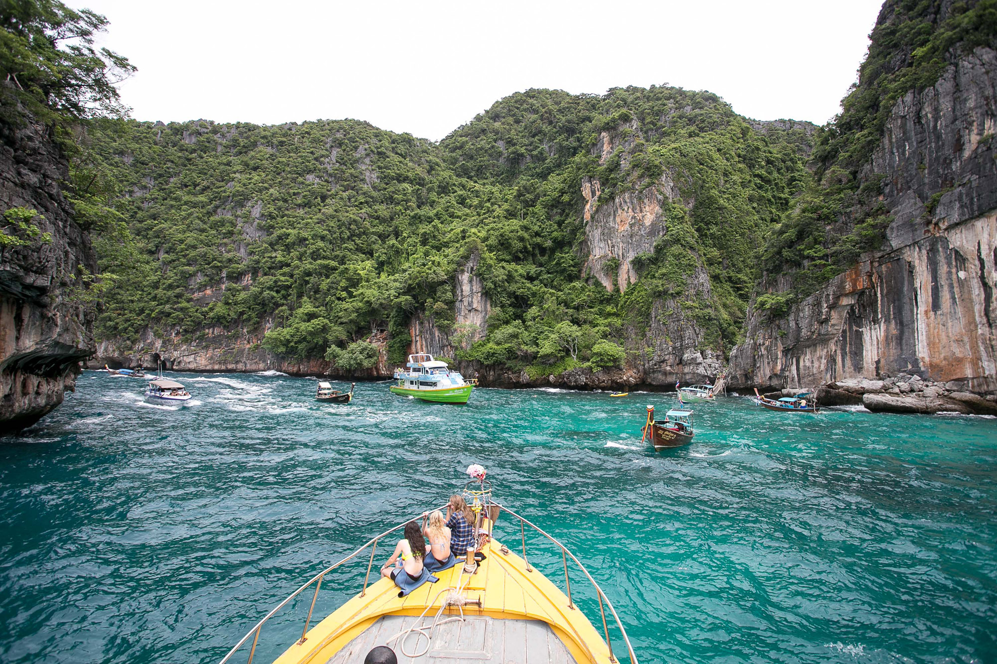 Students on a Thailand adventure program with Rustic Pathways