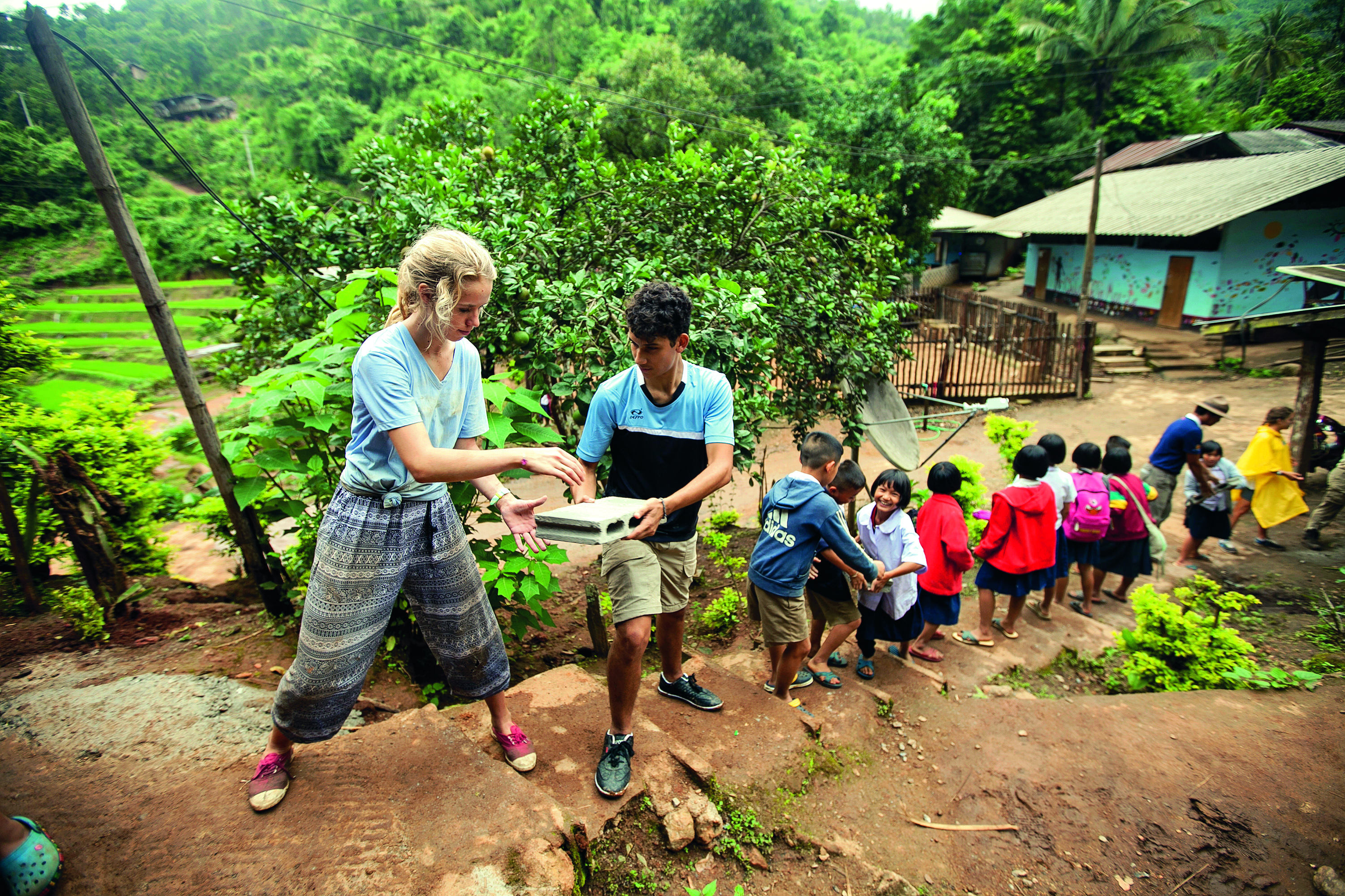 Rustic Pathways students work on infrastructure projects in Thailand.