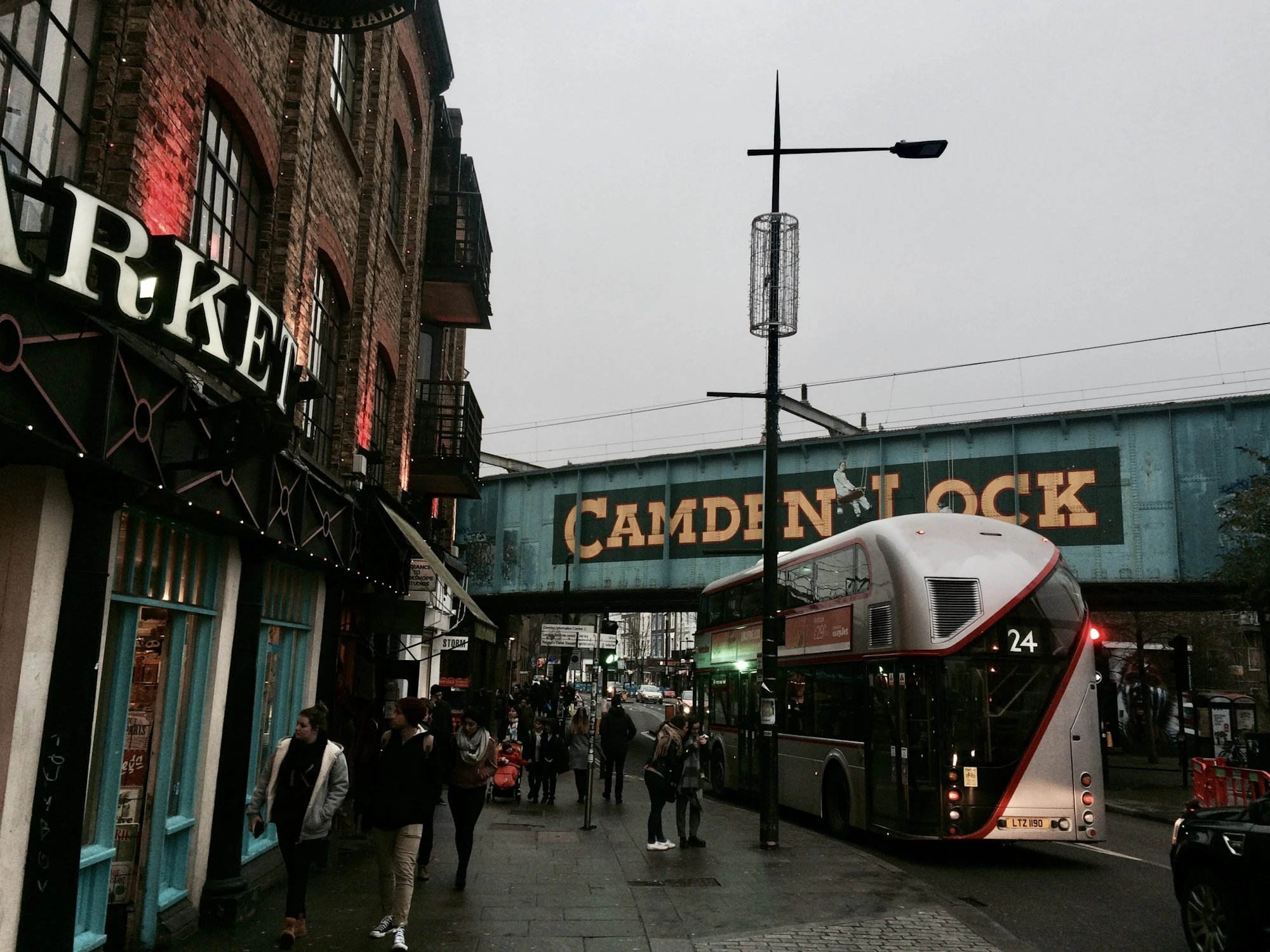 London England student travel hero