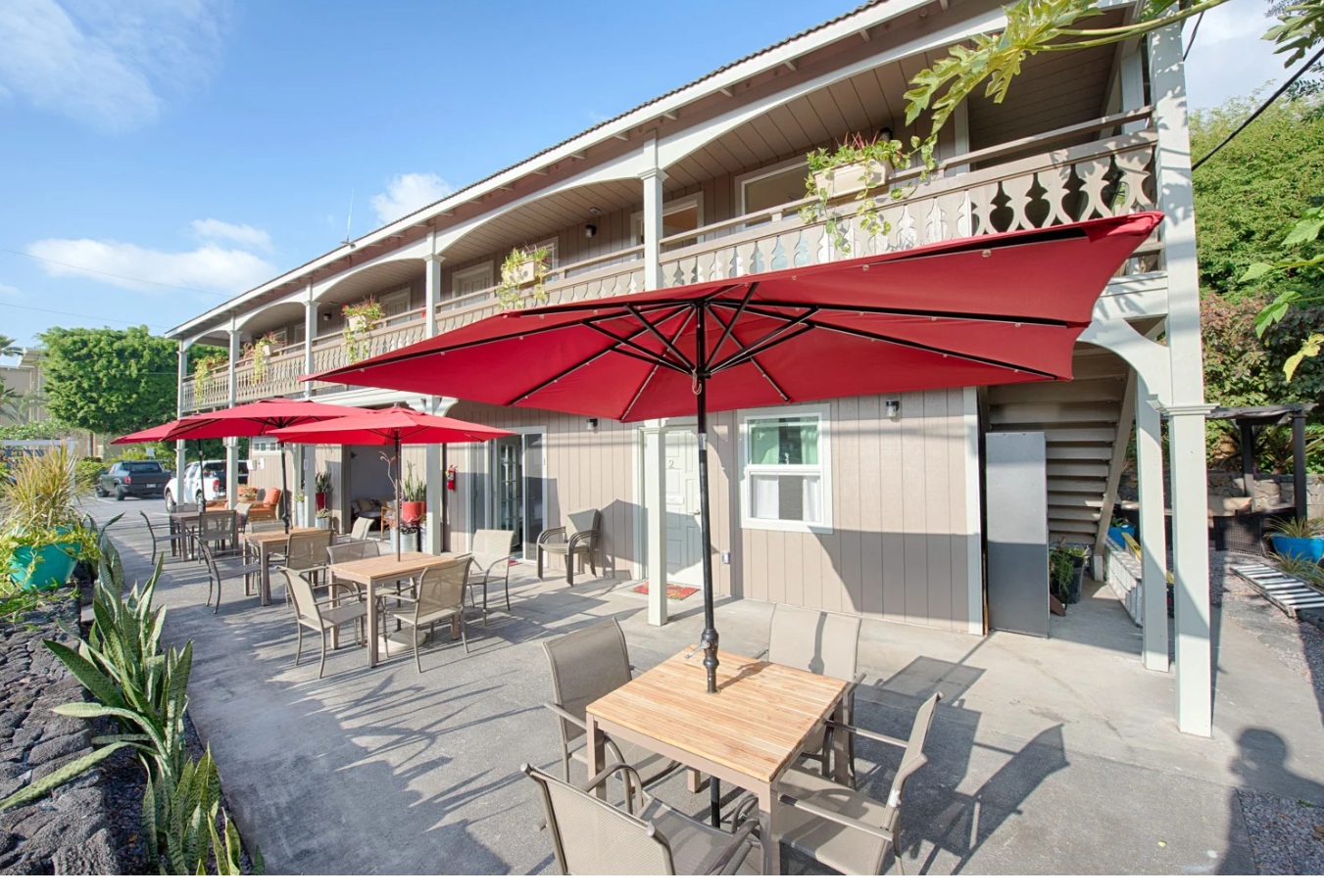 teen travel to hawaii accommodation: view of private basehouse in the mountainside of hawaii