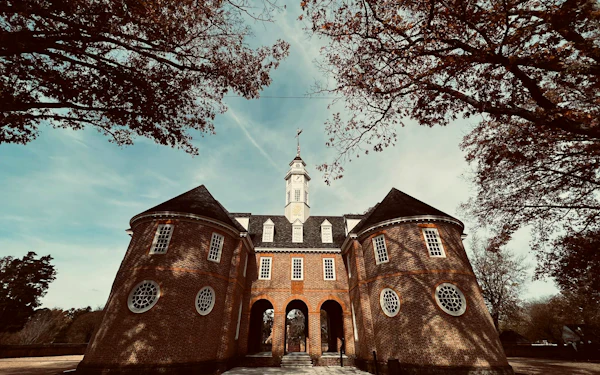 The Capitol at Colonial Williamsburg with its twin apsidal ends and arcade.