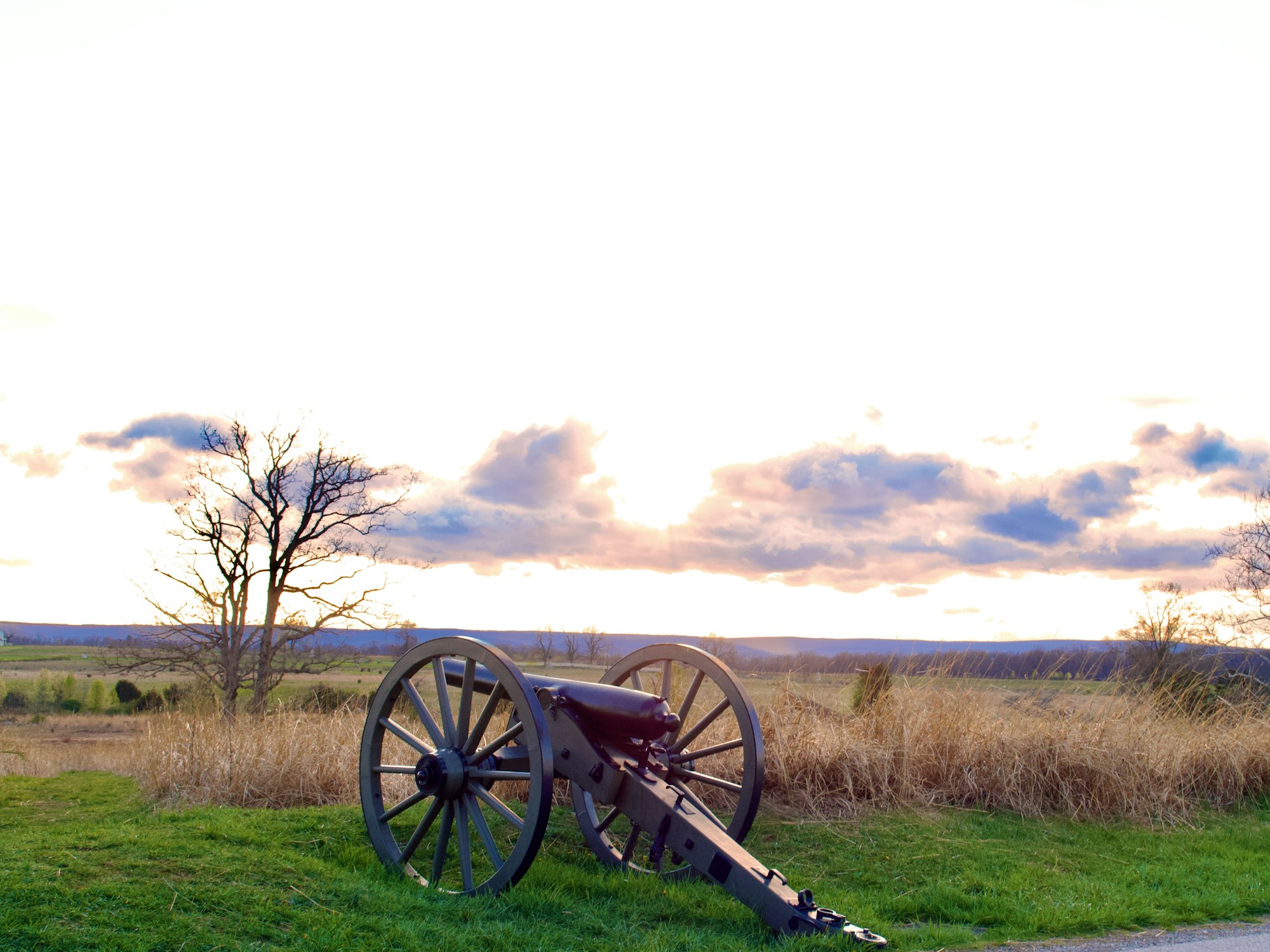A field gun on the open ground of the Gettysburg battlefield.