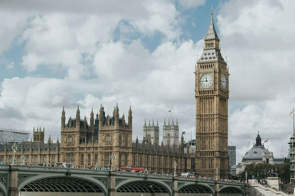 Elizabeth Tower and the Houses of Parliament can be seen behind Westminster Bridge.