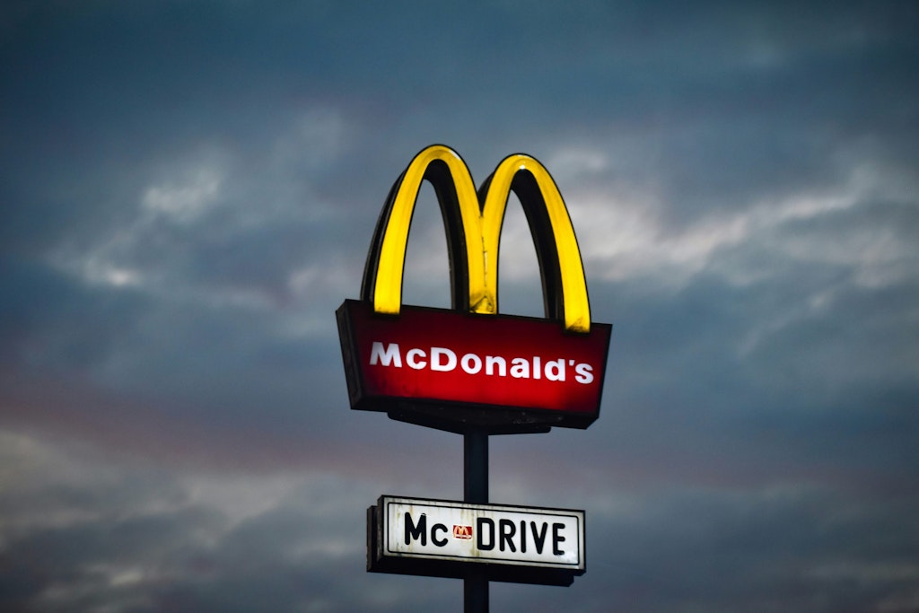 Picture of McDonald's sign with dark sky in the background. fun facts about orlando