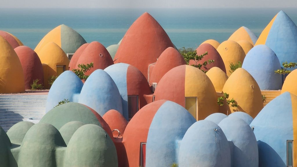 Majara Residence: These dome-like structures, designed by Tehran-based architecture studio ZAV Architects, include accommodation quarters for visitors which offer views of the Persian Gulf. Fun Facts About Iran