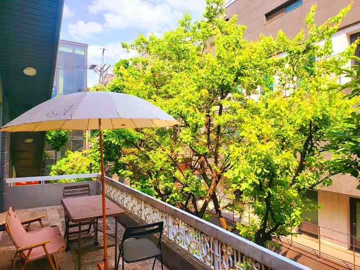 South Korea Naru Guesthouse dining area