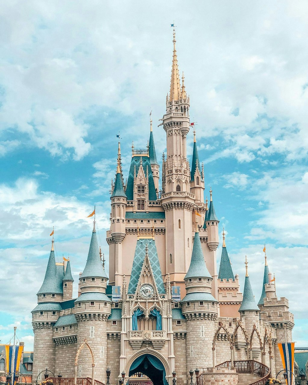 Picture of castle in Orlando's Disney World with slightly cloudy and blue sky. fun facts about orlando