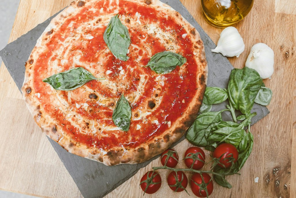 Best Food in Italy | Margherita Pizza with Mozzarella Cheese