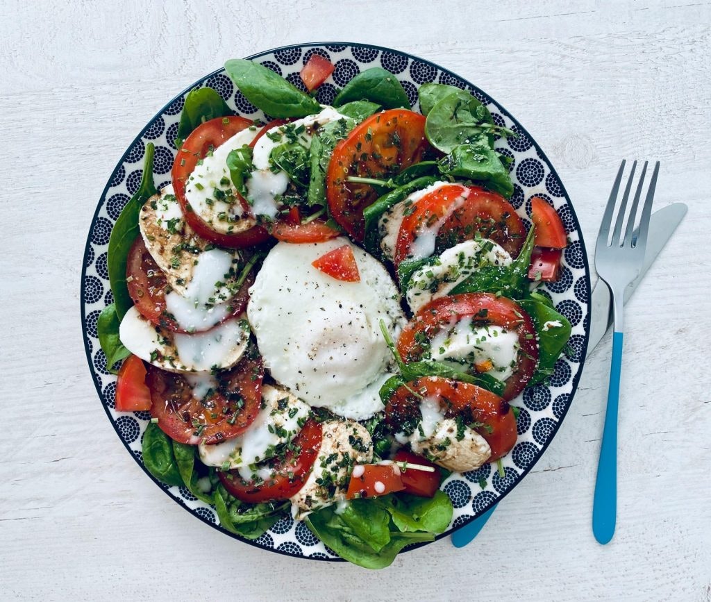 Foto di Table 🥑: https://www.pexels.com/it-it/foto/cibo-piastre-insalata-salutare-13241736/ Italy Caprese Salad Best Food in Italy