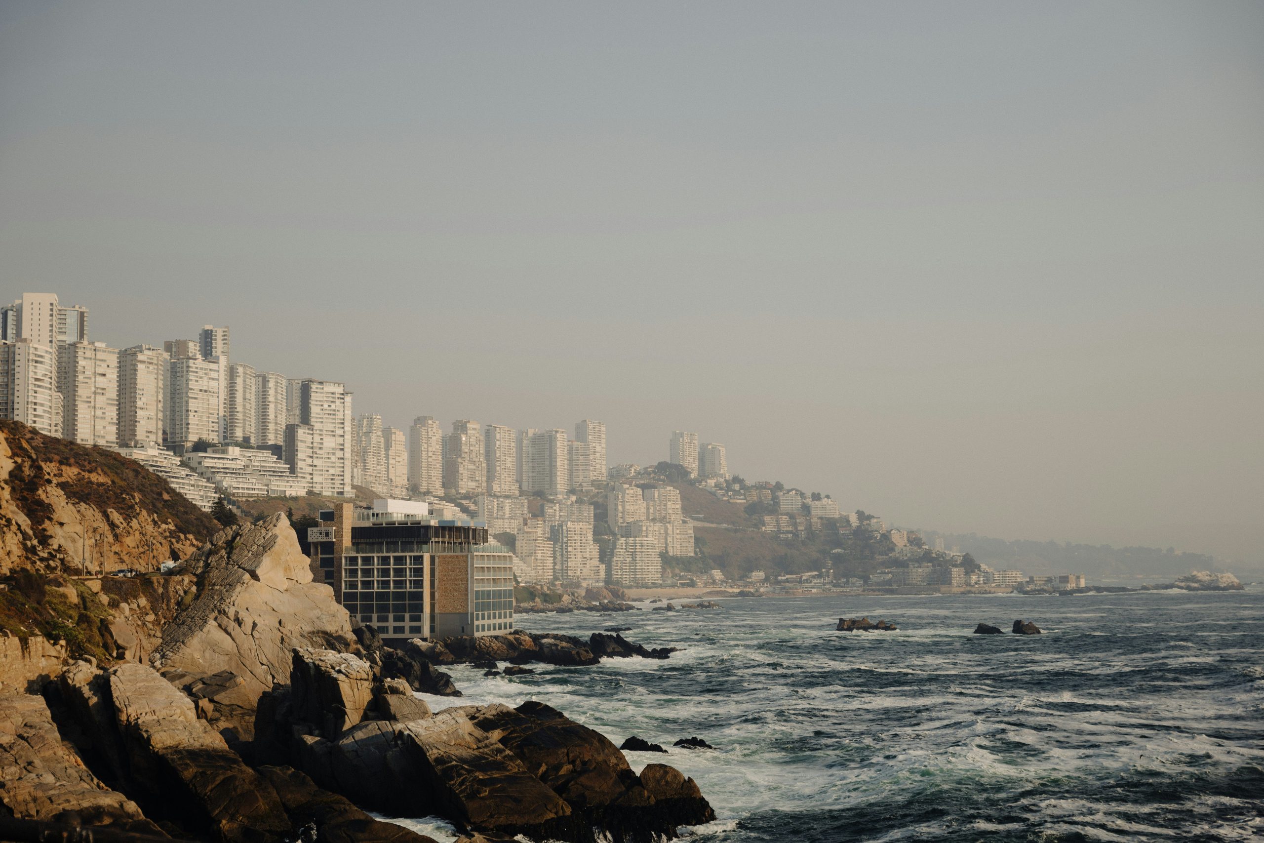 Pacific coastline with cityscape in Valparaíso region