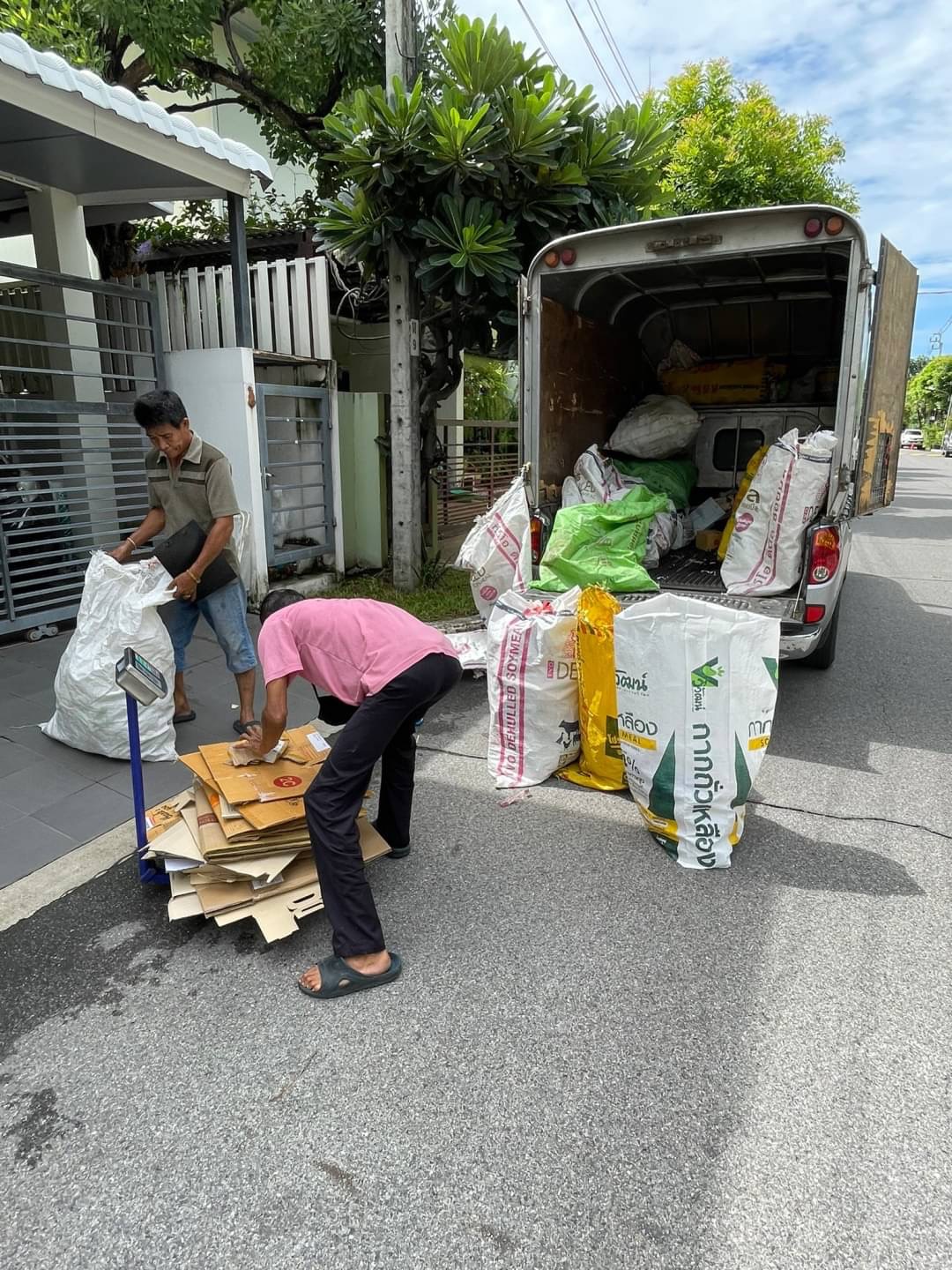 Tataz Mekanuwongsa - It's About Time to GO GREEN: Making Recycling Convenient & Scalable - Image 4